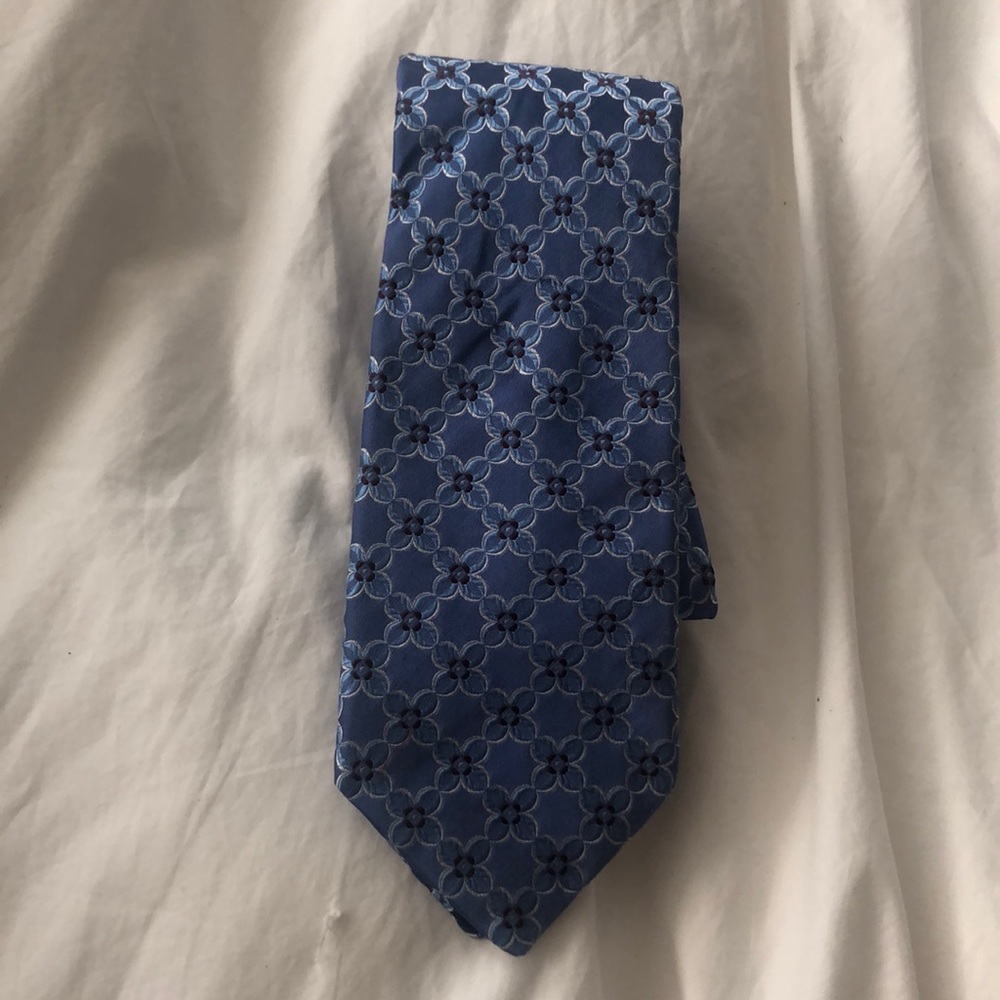 Blue Silk Tie with Design / Ike Behar